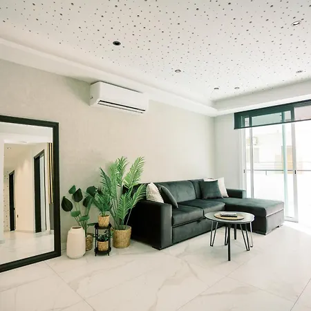 2br Amalfi Blue In - Pool & 10min Walk To Mackenzie Beach! Apartment *