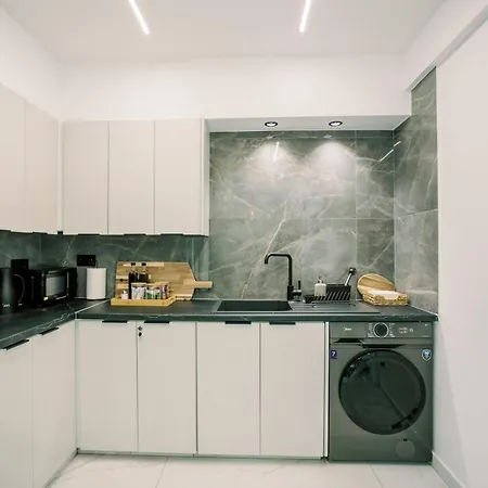 2br Amalfi Blue In - Pool & 10min Walk To Mackenzie Beach! Larnaca
