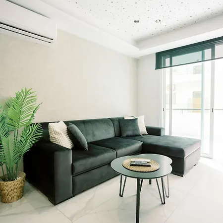 2br Amalfi Blue In - Pool & 10min Walk To Mackenzie Beach! *