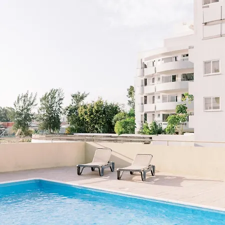 Апартаменты 2br Amalfi Blue In - Pool & 10min Walk To Mackenzie Beach!