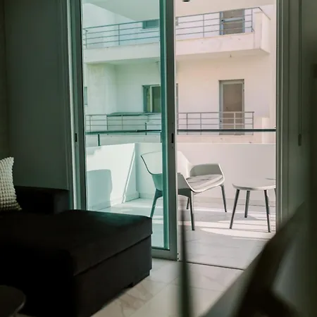 2br Amalfi Blue In - Pool & 10min Walk To Mackenzie Beach! Апартаменты