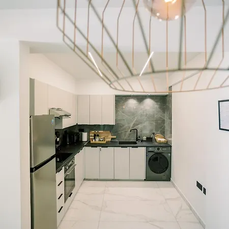 Apartment 2br Amalfi Blue In - Pool & 10min Walk To Mackenzie Beach! *
