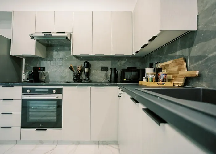 2br Amalfi Blue In - Pool & 10min Walk To Mackenzie Beach! Διαμέρισμα