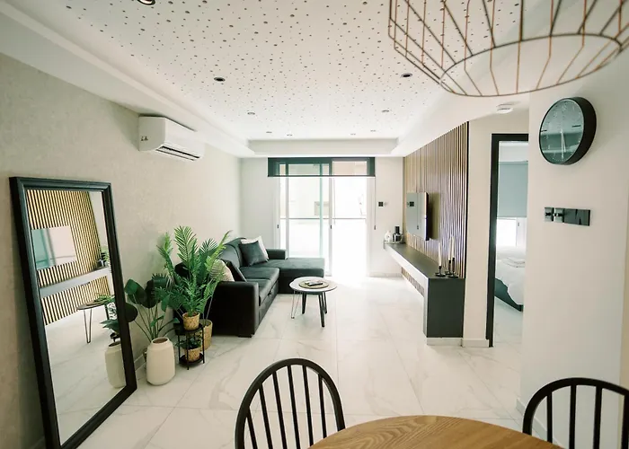 2br Amalfi Blue In - Pool & 10min Walk To Mackenzie Beach! Διαμέρισμα *