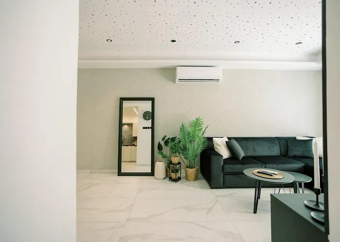 2br Amalfi Blue In - Pool & 10min Walk To Mackenzie Beach! *