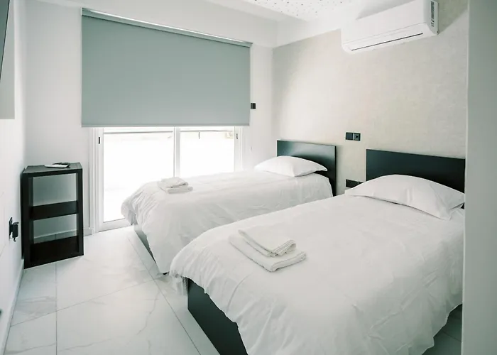 2br Amalfi Blue In - Pool & 10min Walk To Mackenzie Beach! * Λάρνακα