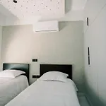 2br Amalfi Blue In - Pool & 10min Walk To Mackenzie Beach! 아파트