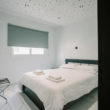 Lejlighed 2br Amalfi Blue In - Pool & 10min Walk To Mackenzie Beach! Larnaca