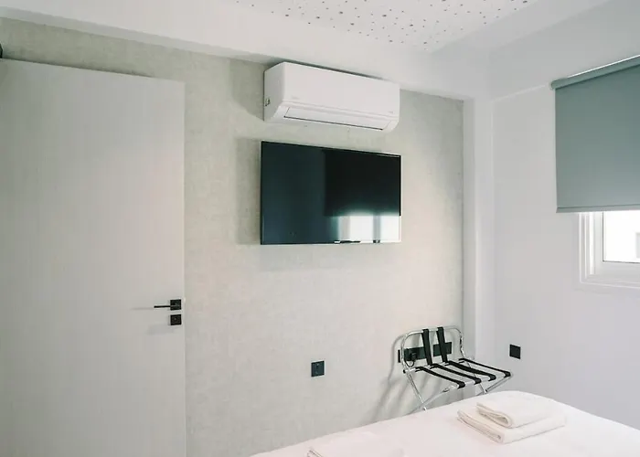 Apartment 2br Amalfi Blue In - Pool & 10min Walk To Mackenzie Beach! *