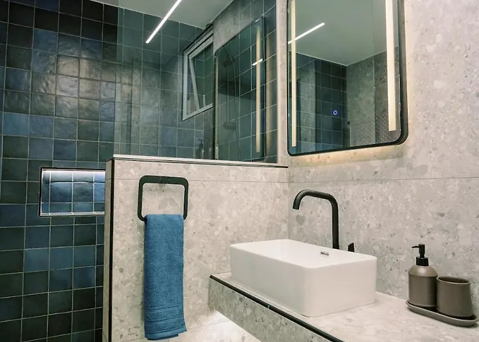 Apartament 2br Amalfi Blue In - Pool & 10min Walk To Mackenzie Beach!