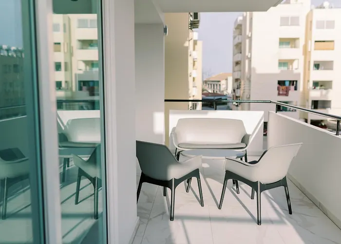 2br Amalfi Blue In - Pool & 10min Walk To Mackenzie Beach! Apartment Larnaca