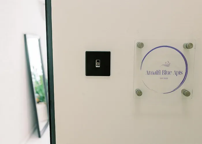 2br Amalfi Blue In - Pool & 10min Walk To Mackenzie Beach! *