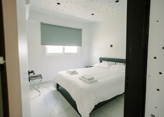 2br Amalfi Blue In - Pool & 10min Walk To Mackenzie Beach! *