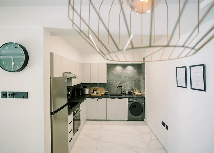 Apartament 2br Amalfi Blue In - Pool & 10min Walk To Mackenzie Beach! *