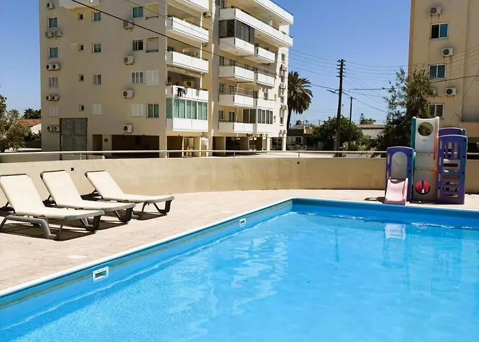 2br Amalfi Blue In - Pool & 10min Walk To Mackenzie Beach! *